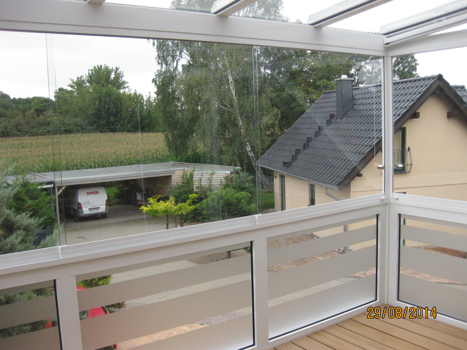 �berdachung mit Br�stungsverglasung